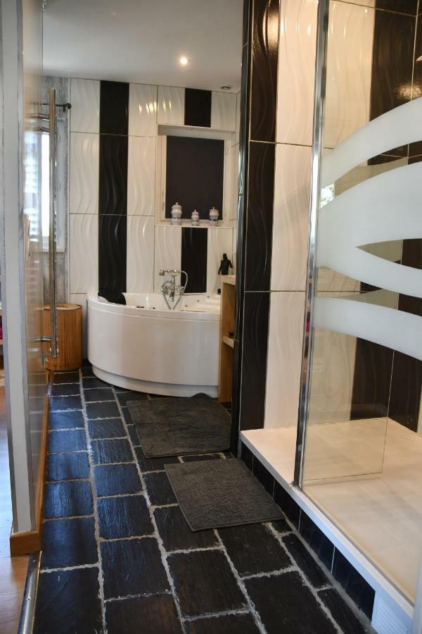 Les Floralies Apartment Pau Bagian luar foto